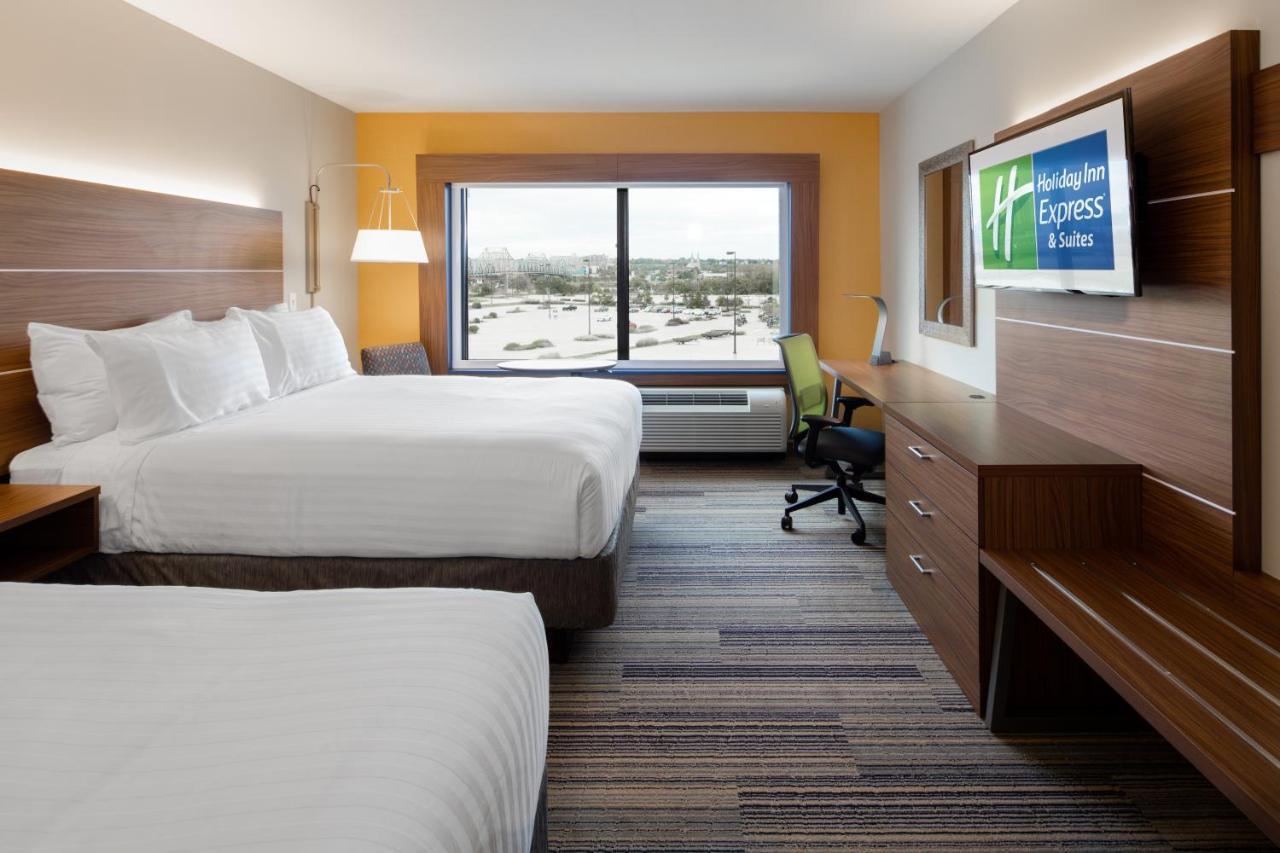 Standard Room with Two Queen Beds