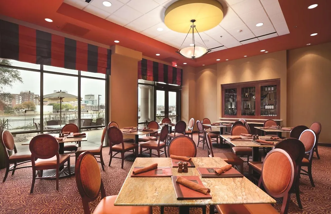 Embassy Suites East Peoria Hotel And Riverfront Conference Center-1