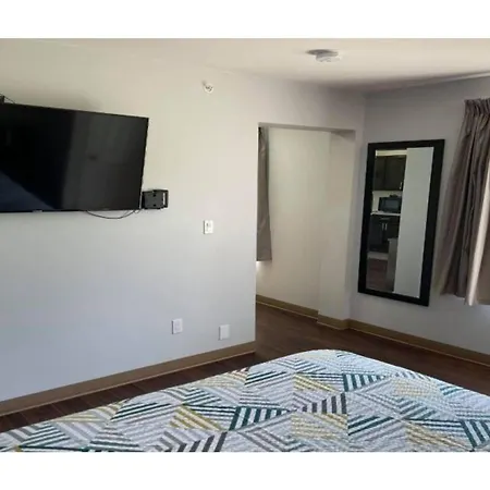 Studio 6 Peoria Il-2